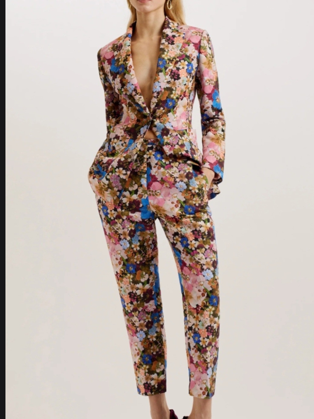 TED BAKER Pink Multi Colored Tailored Suit. Blazer and Pants Womens, Size 1. NWT